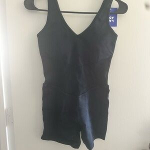 JoyLab Charcoal Sleeveless V-Neck Outfit